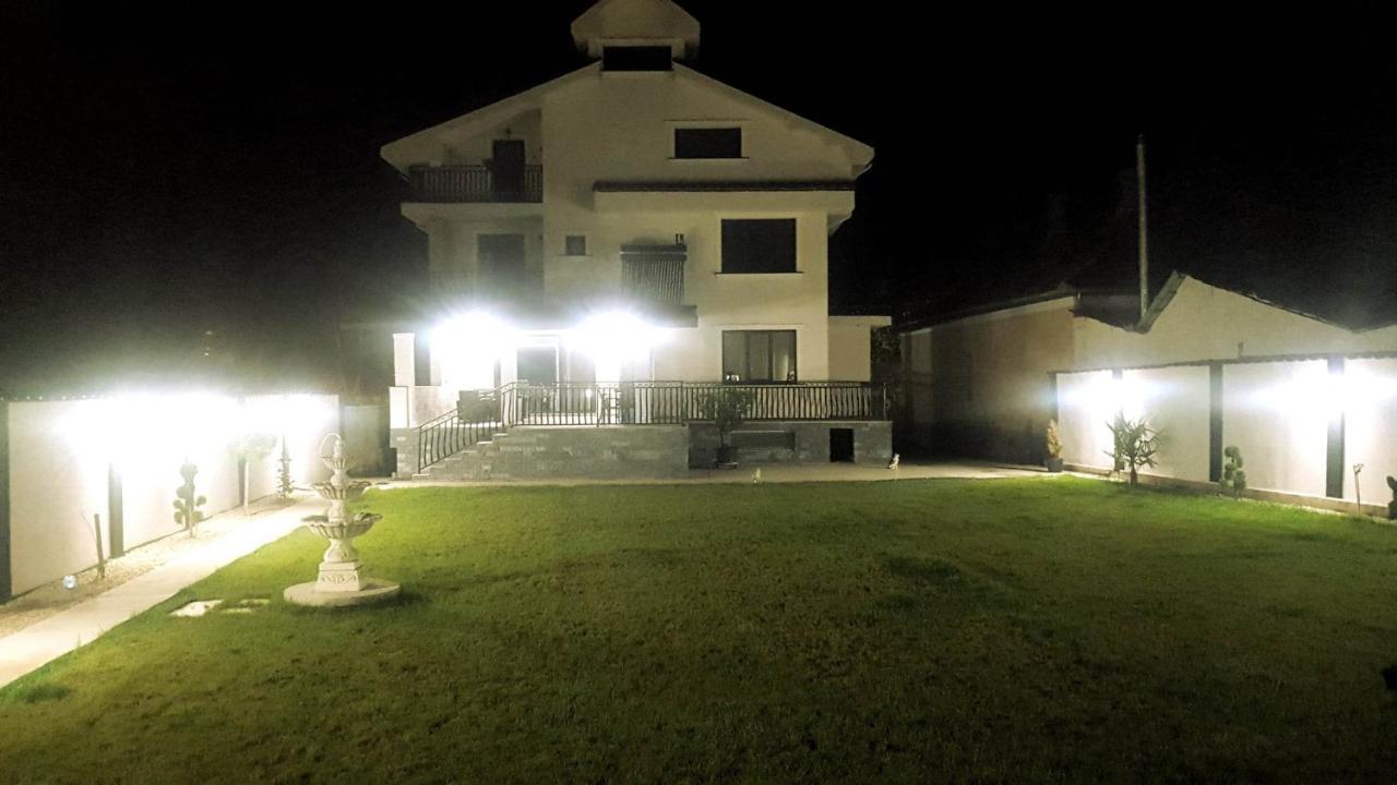 バイレ・ウヌ・マイ Casa Leahu Bed & Breakfast エクステリア 写真