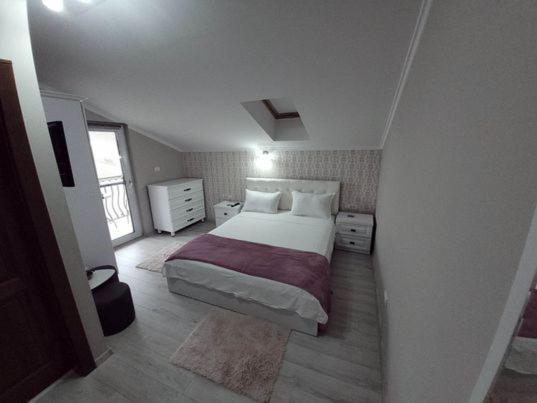 バイレ・ウヌ・マイ Casa Leahu Bed & Breakfast エクステリア 写真